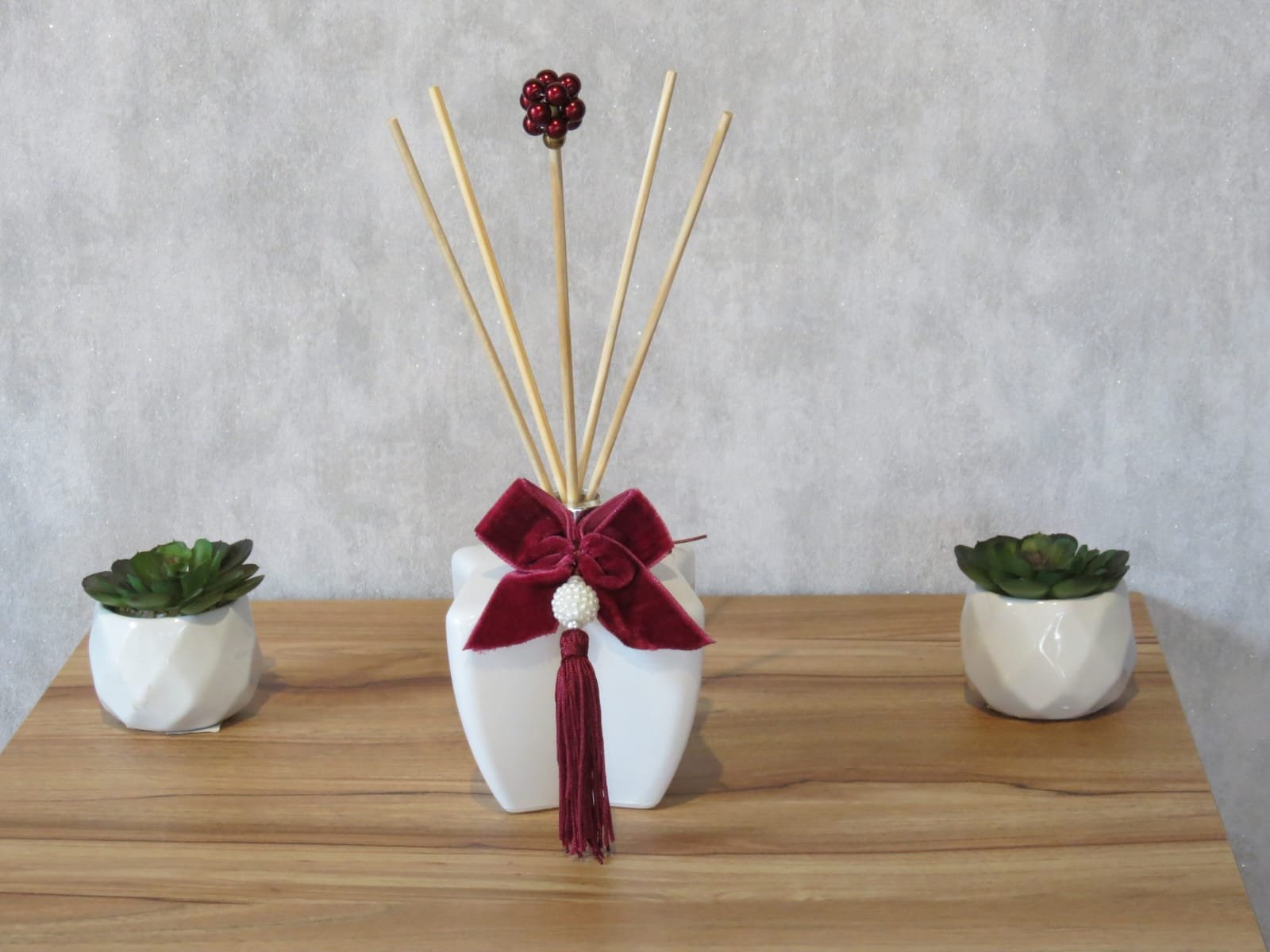 Kit difusor branco. Frasco de vidro estrela