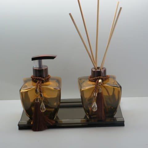 Kit lavabo branco Frascos de vidro estrela + bandeja bronze