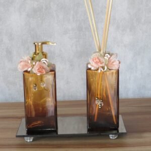 Kit lavabo marrom. Frascos de vidro square + bandeja espelhada