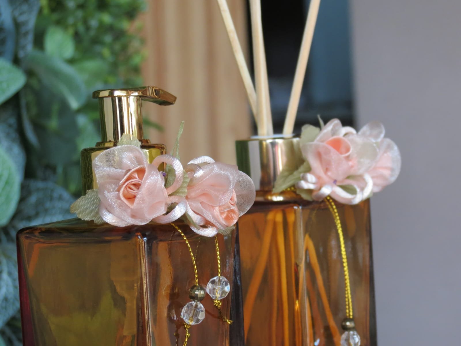 Kit lavabo marrom. Frascos de vidro square + bandeja espelhada - Imagem 3